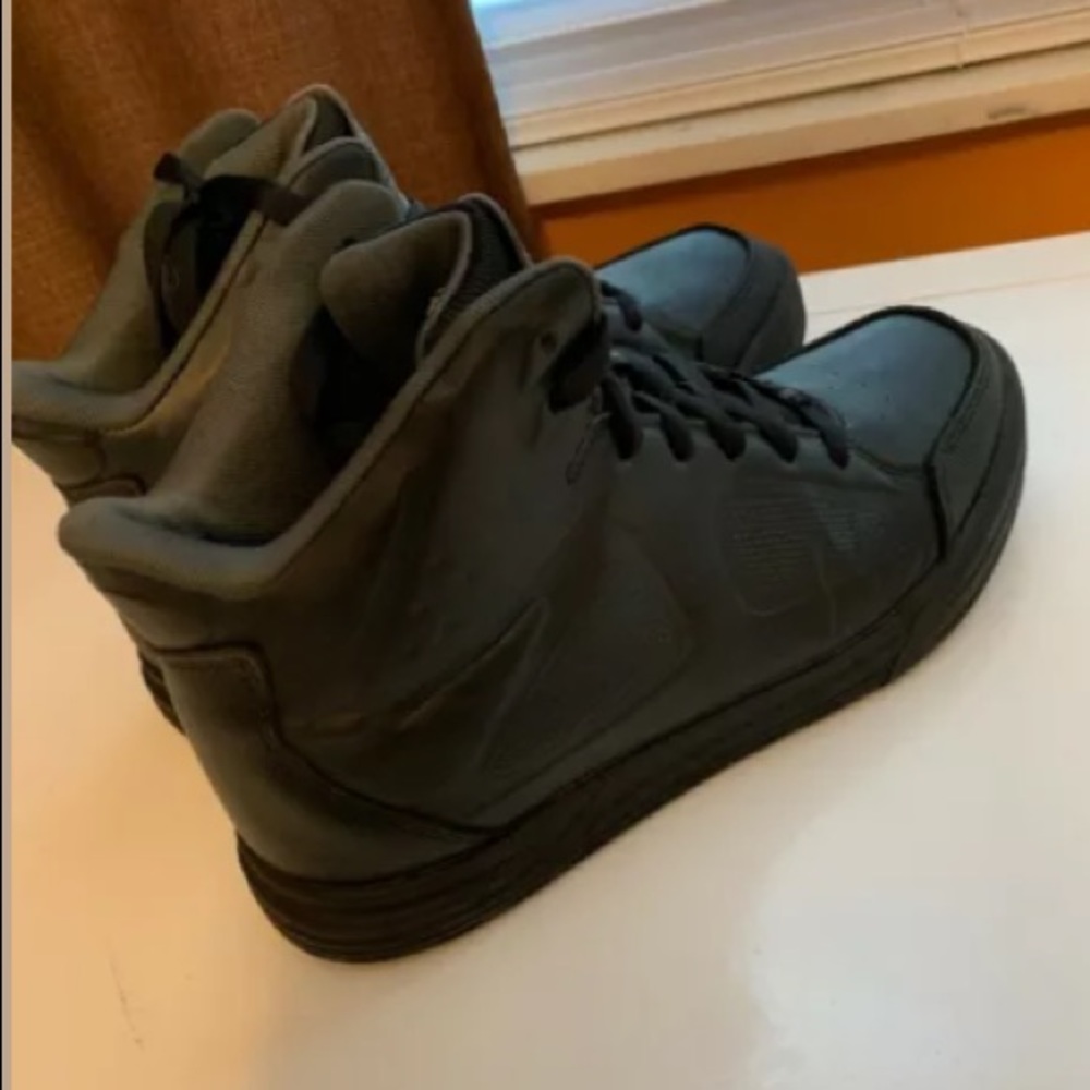 TREDSAFE SLIP RESISTANT MEN'S SHOES MID TOP SZ 9.5